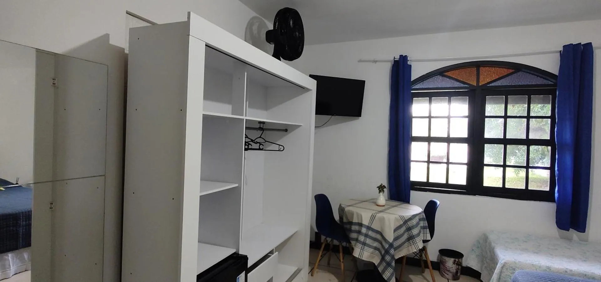 民宿 FlorianópolisQuarto A 200M Da Praia Do Campeche Com Piscina公寓 巴西